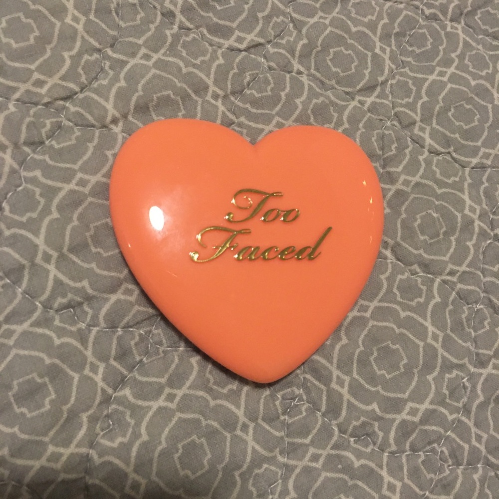 Too faced blush